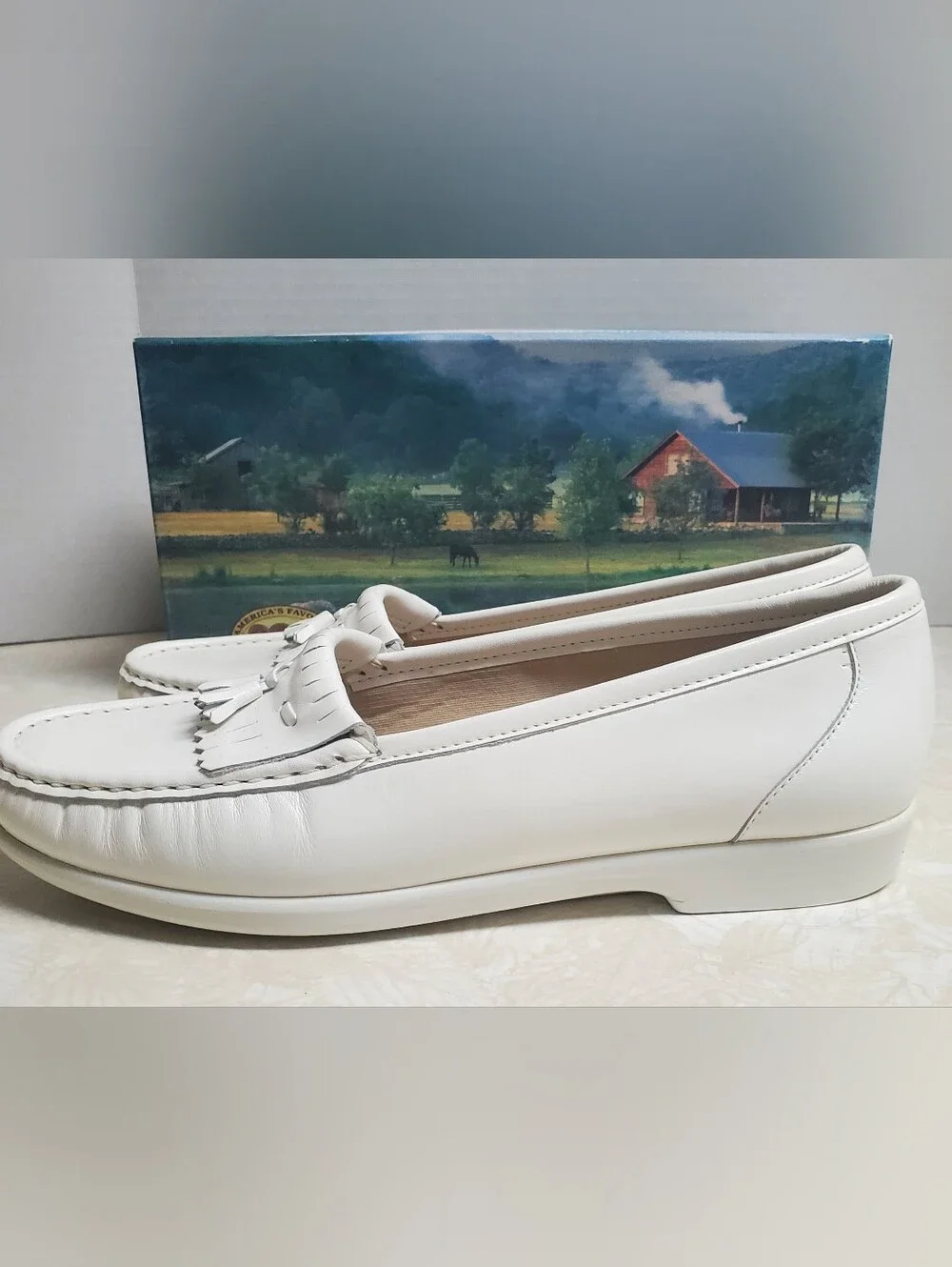 NIB SAS White Leather Tassel Loafers for Women